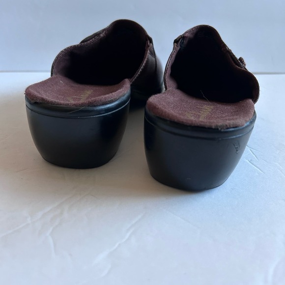 Clarks Women's Mules Sz 7.5 Brown Leather Slip On Comfort Shoes Western Boho - Picture 6 of 7
